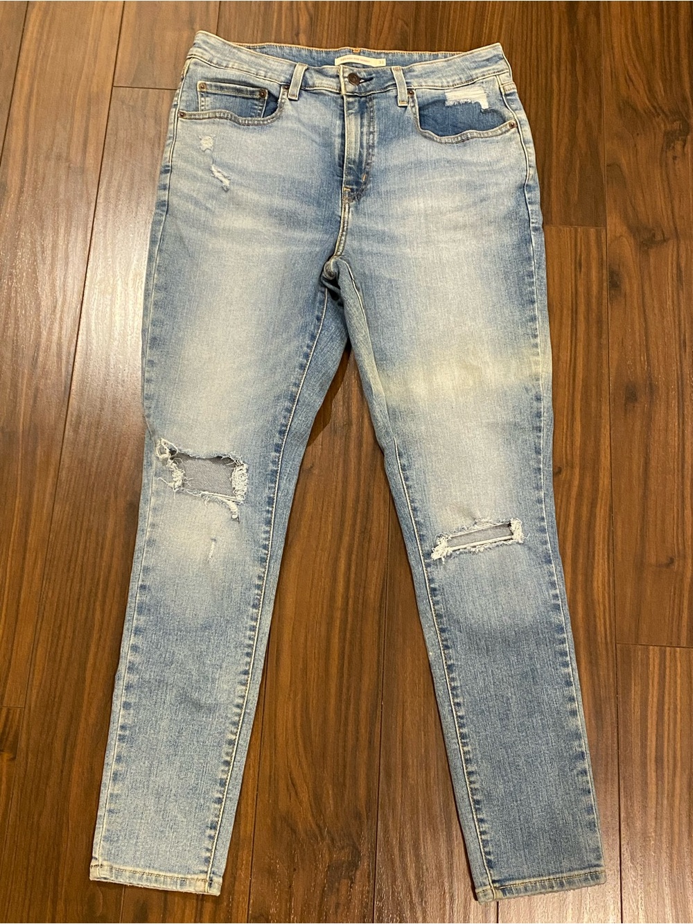 Levi’s 721 high rise skinny jeans distressed size 31